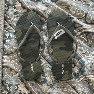Old Navy Green Camouflage Sandals